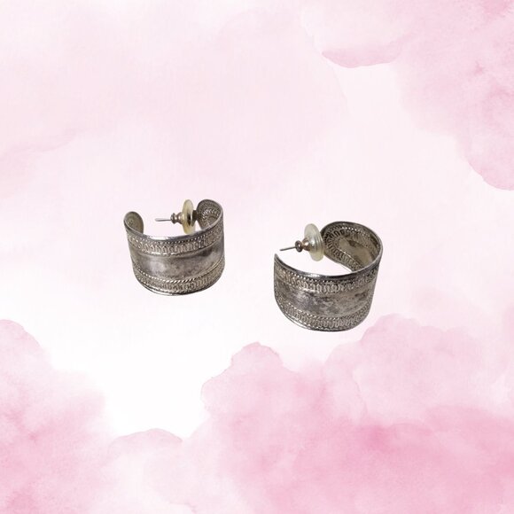 Vintage Silvertone Open Hoop Earrings - Picture 2 of 4